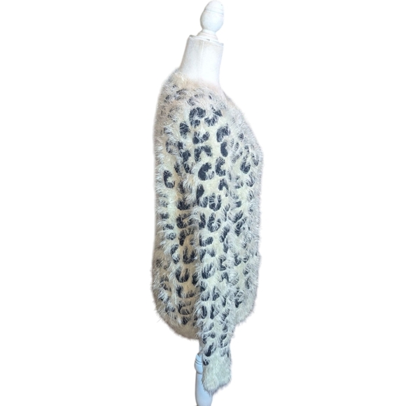 POL Fuzzy Eyelash Leopard Print Abstract Cozy Sweater Black/White Sz L - Picture 4 of 9